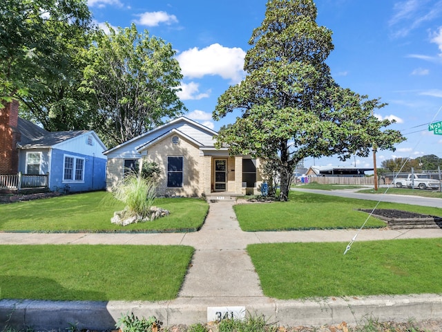 view of front facade with a front lawn