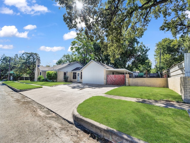 ranch-style home featuring a front lawn