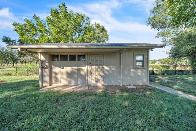 view of outdoor structure featuring a yard