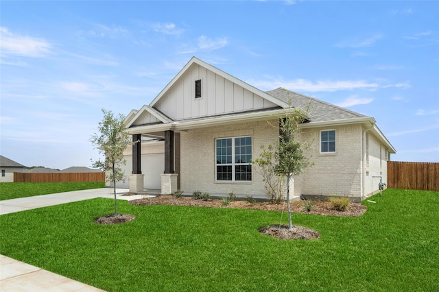 view of front facade with a front lawn