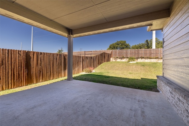 view of yard featuring a patio