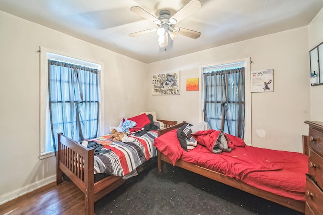 bedroom with a ceiling fan and baseboards