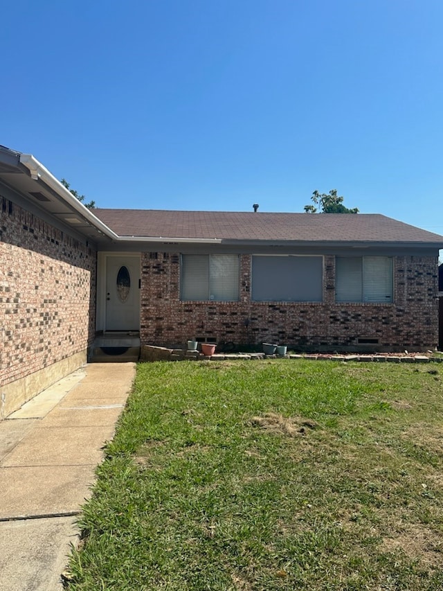 ranch-style home with a front lawn