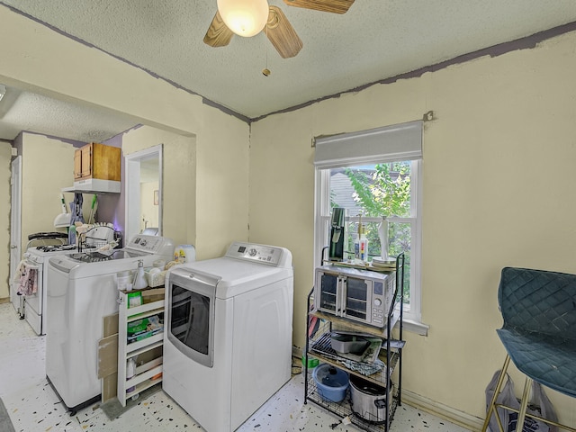 laundry area with washer and clothes dryer, a textured ceiling, and ceiling fan