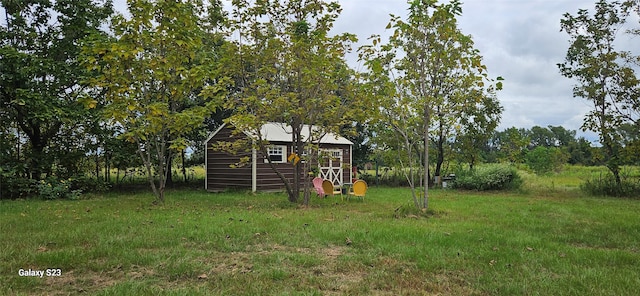 view of yard with an outdoor structure and a shed