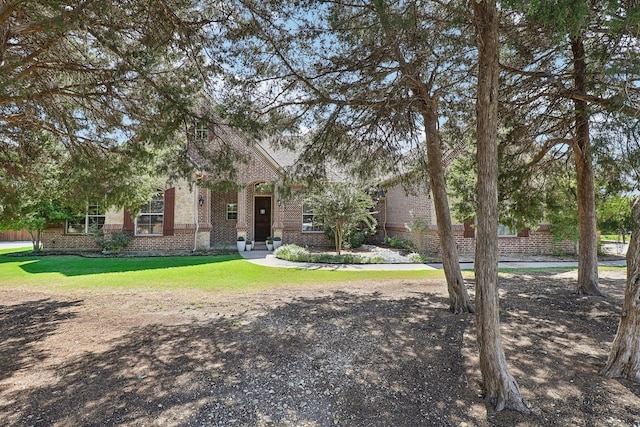 view of front facade with a front yard