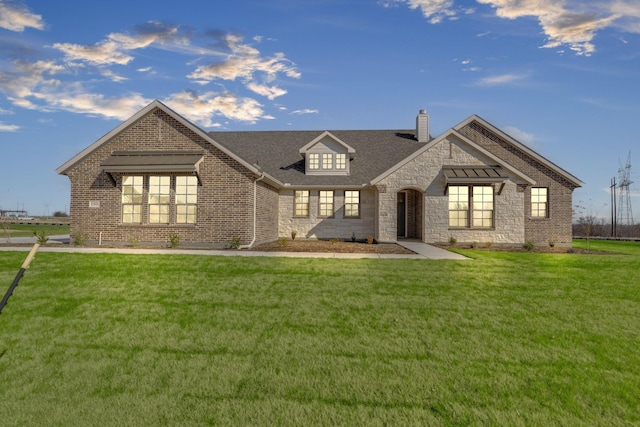 view of front of house with a front lawn