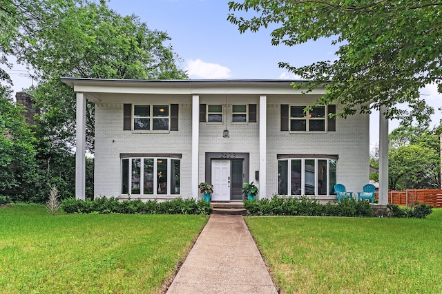 view of front facade with a front yard