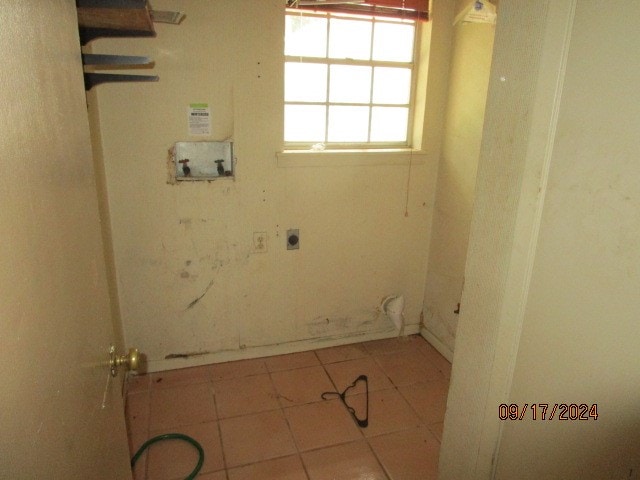 clothes washing area with light tile patterned floors, electric dryer hookup, and washer hookup