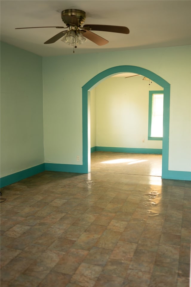 empty room with ceiling fan