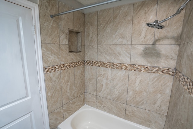 bathroom featuring tiled shower / bath combo