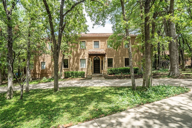 mediterranean / spanish house with a front yard