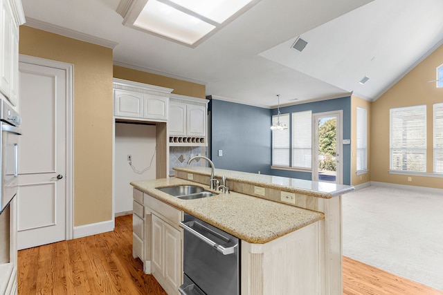 kitchen with a kitchen island with sink, light hardwood / wood-style flooring, sink, decorative light fixtures, and stainless steel dishwasher