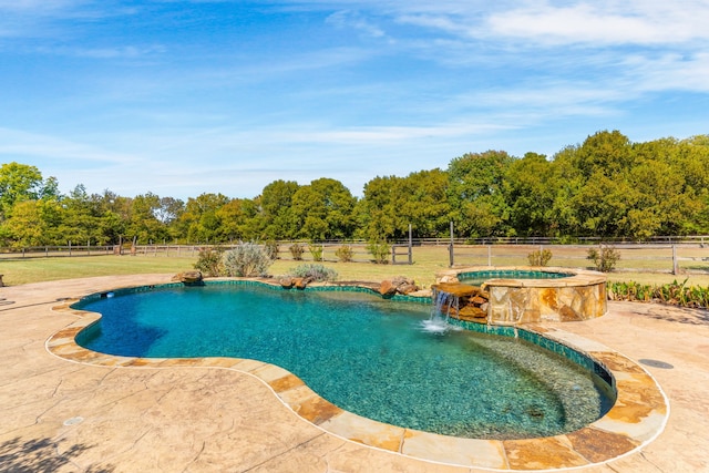 view of pool featuring an in ground hot tub, a patio, and pool water feature