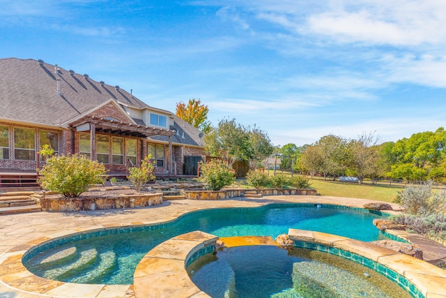 view of pool with an in ground hot tub, a patio area, and a pergola