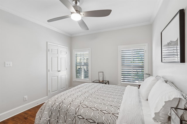 bedroom featuring crown molding, dark hardwood / wood-style floors, and ceiling fan