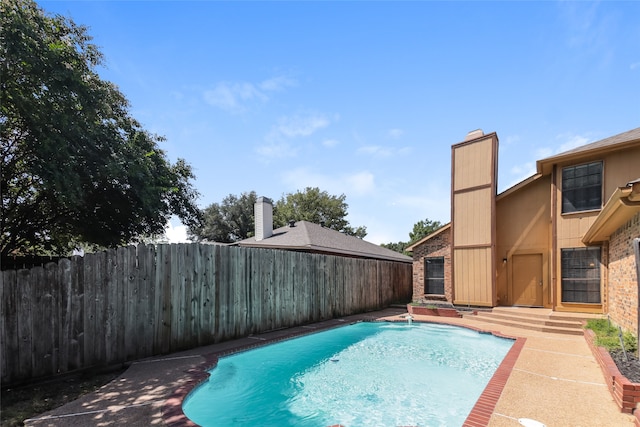 view of swimming pool