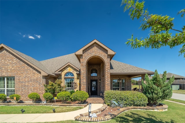 view of front of home featuring a front yard