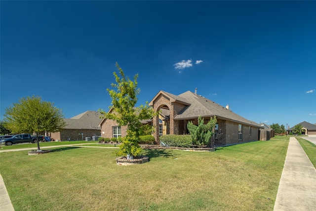 view of front of home featuring a front lawn