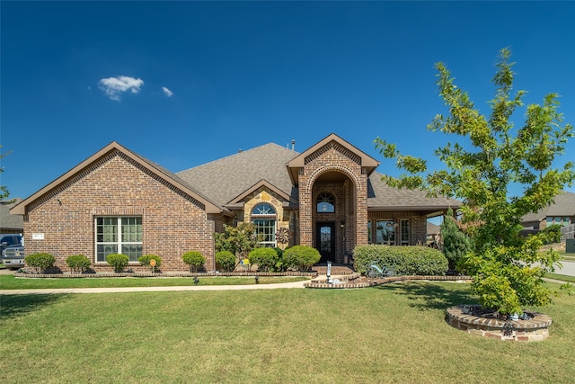 view of front facade with a front yard