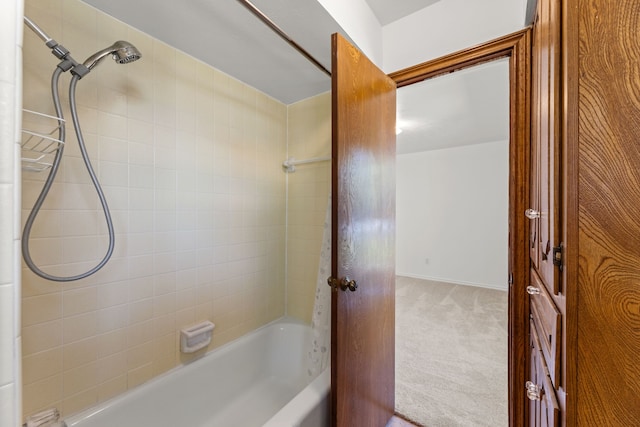 bathroom featuring tiled shower / bath combo