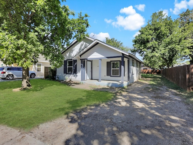 view of front of property with a front yard