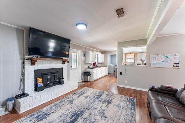 living room featuring ornamental molding and light hardwood / wood-style floors