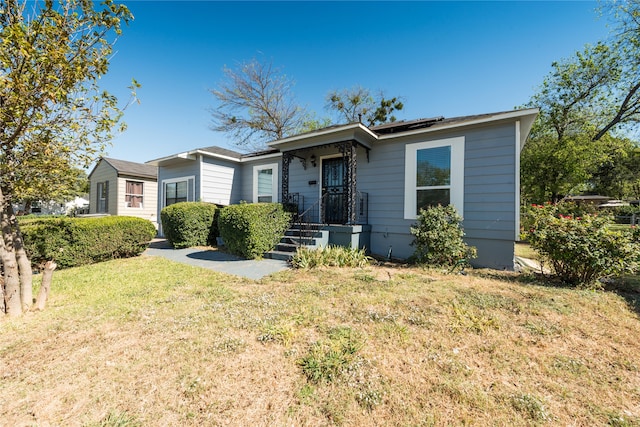 view of front of property with a front yard