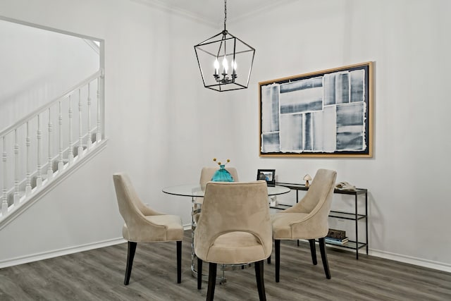 dining area featuring ornamental molding, dark hardwood / wood-style floors, and a chandelier