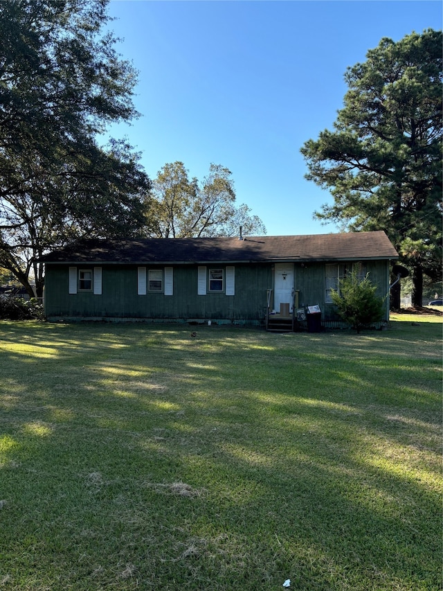 single story home with a front yard