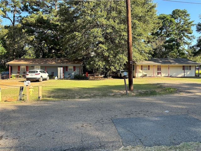 single story home featuring a front yard