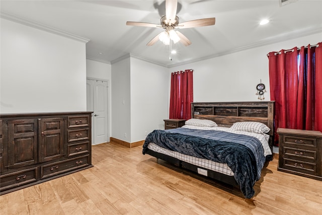 bedroom with light wood-type flooring, ceiling fan, and crown molding