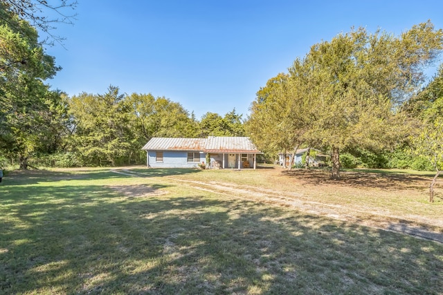 single story home featuring a front yard