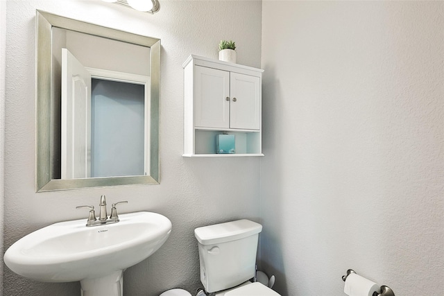 bathroom featuring a sink and toilet