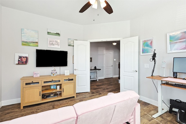 living room featuring wood finished floors, baseboards, and a ceiling fan
