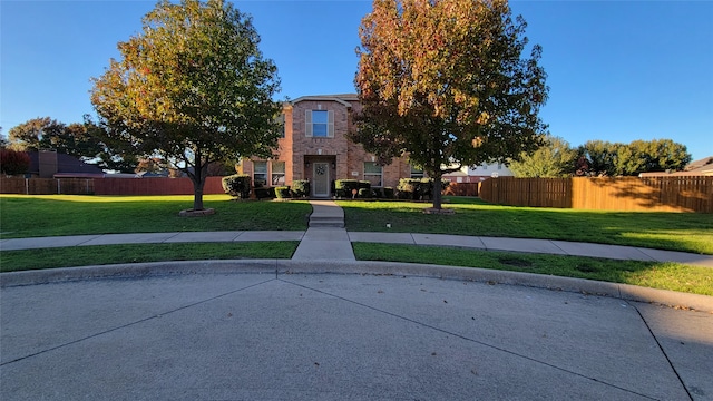 view of front of house featuring a front lawn