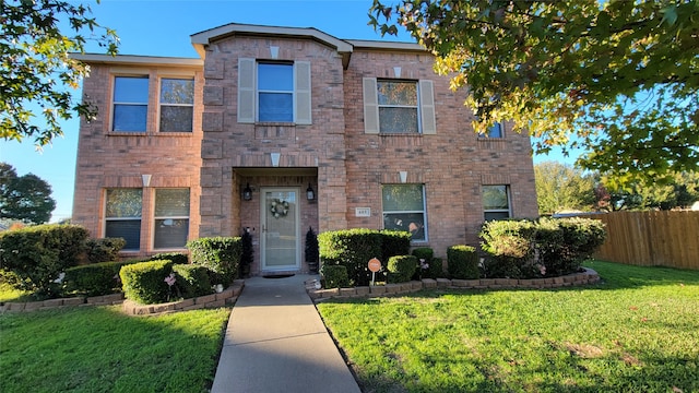 view of front of property featuring a front yard