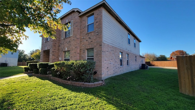 view of side of property featuring a lawn