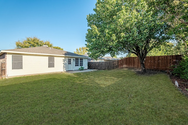 view of yard with a patio