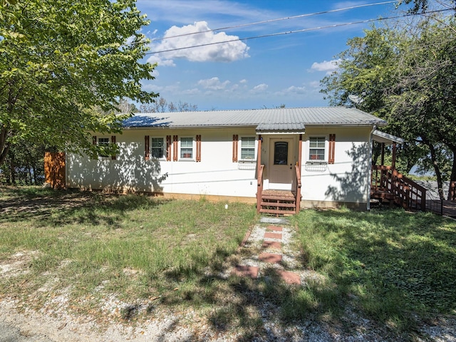 view of front of house with a front lawn