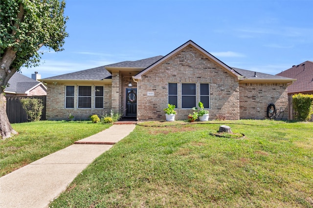 single story home with a front lawn