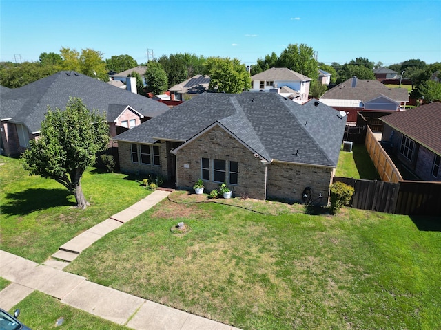 view of front facade featuring a front yard