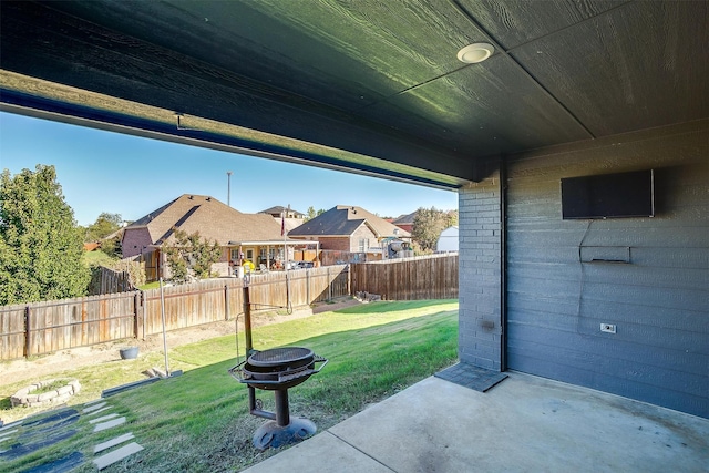 view of yard featuring a patio area