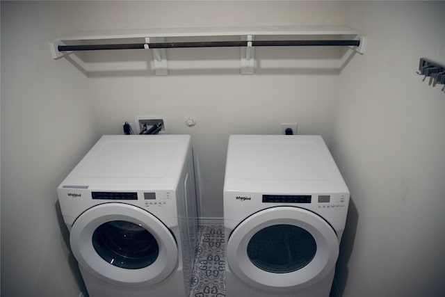 laundry room featuring washer and clothes dryer