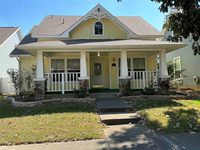 craftsman-style house featuring a front lawn and a porch