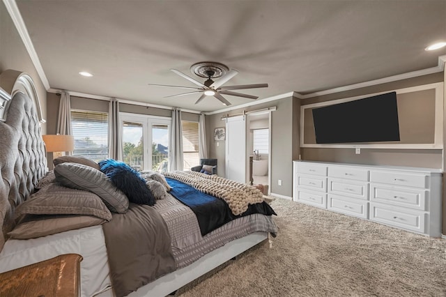 bedroom with a barn door, crown molding, carpet, and ceiling fan