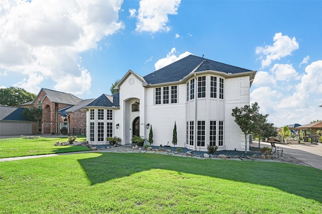 view of front of property with a front lawn