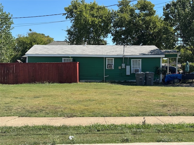 view of front of house with a front lawn