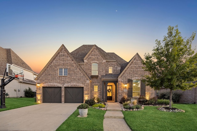 view of front of home featuring a lawn and a garage