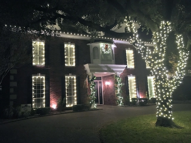 view of front of house with a lawn